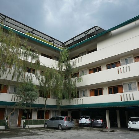 Reddoorz Plus @ Ciumbuleuit Area Bandung Exterior foto